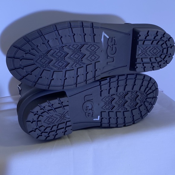 UGG Rain Boot size 7 - Picture 2 of 4